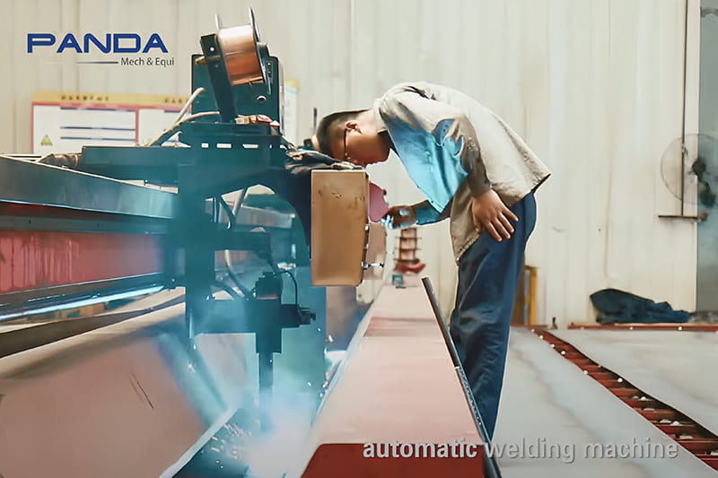 cement-trailer-factory4-3 Controlled welding of the cement tanker structure
